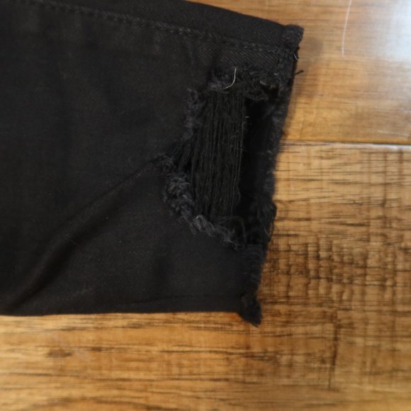 NWT distressed Abercrombie and Fitch Black distressed high wast jeans- Size 24 - Picture 3 of 6